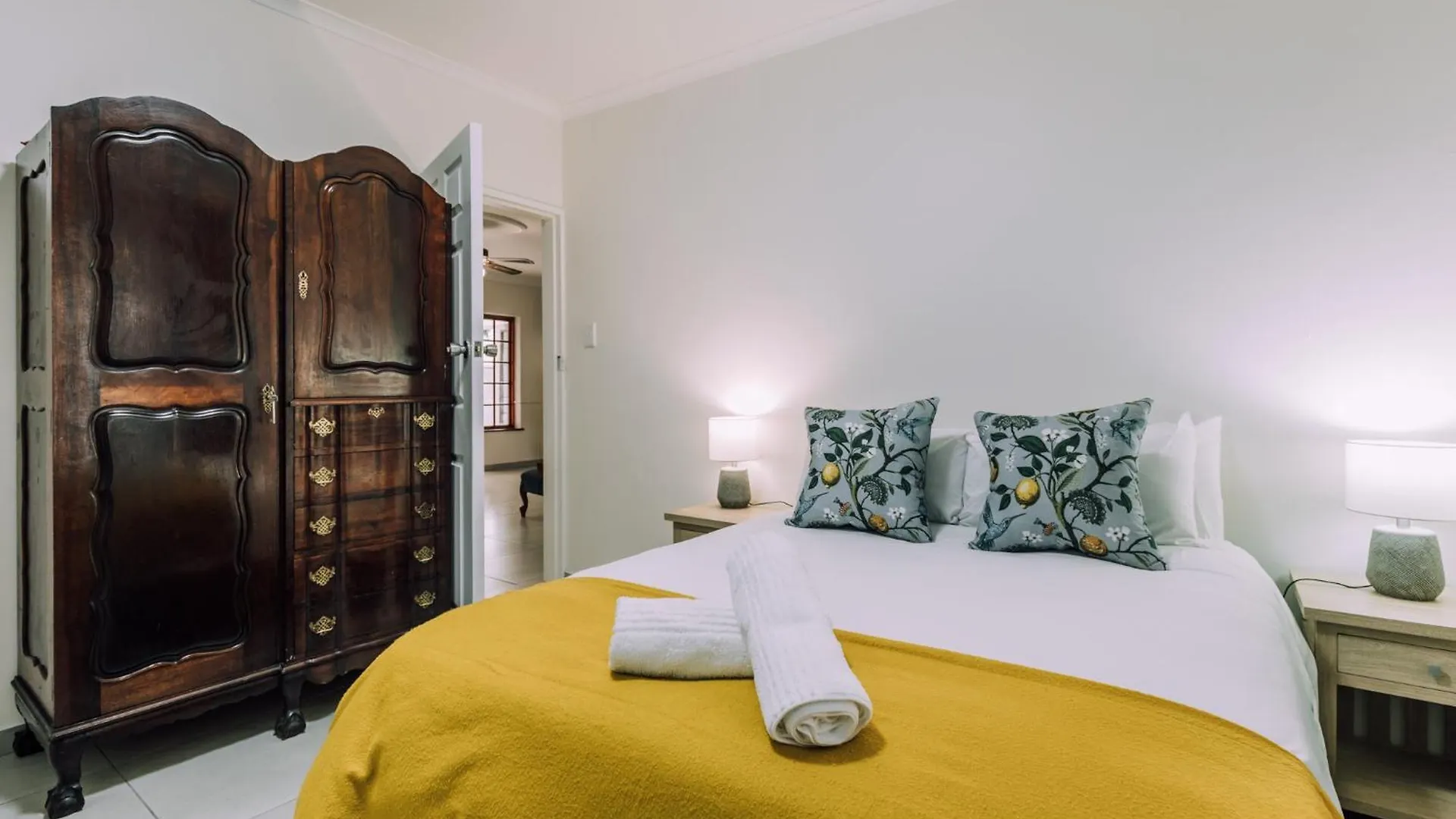 Cornerstone Guesthouse Alk Van Zyl Cape Town 0*, Parow